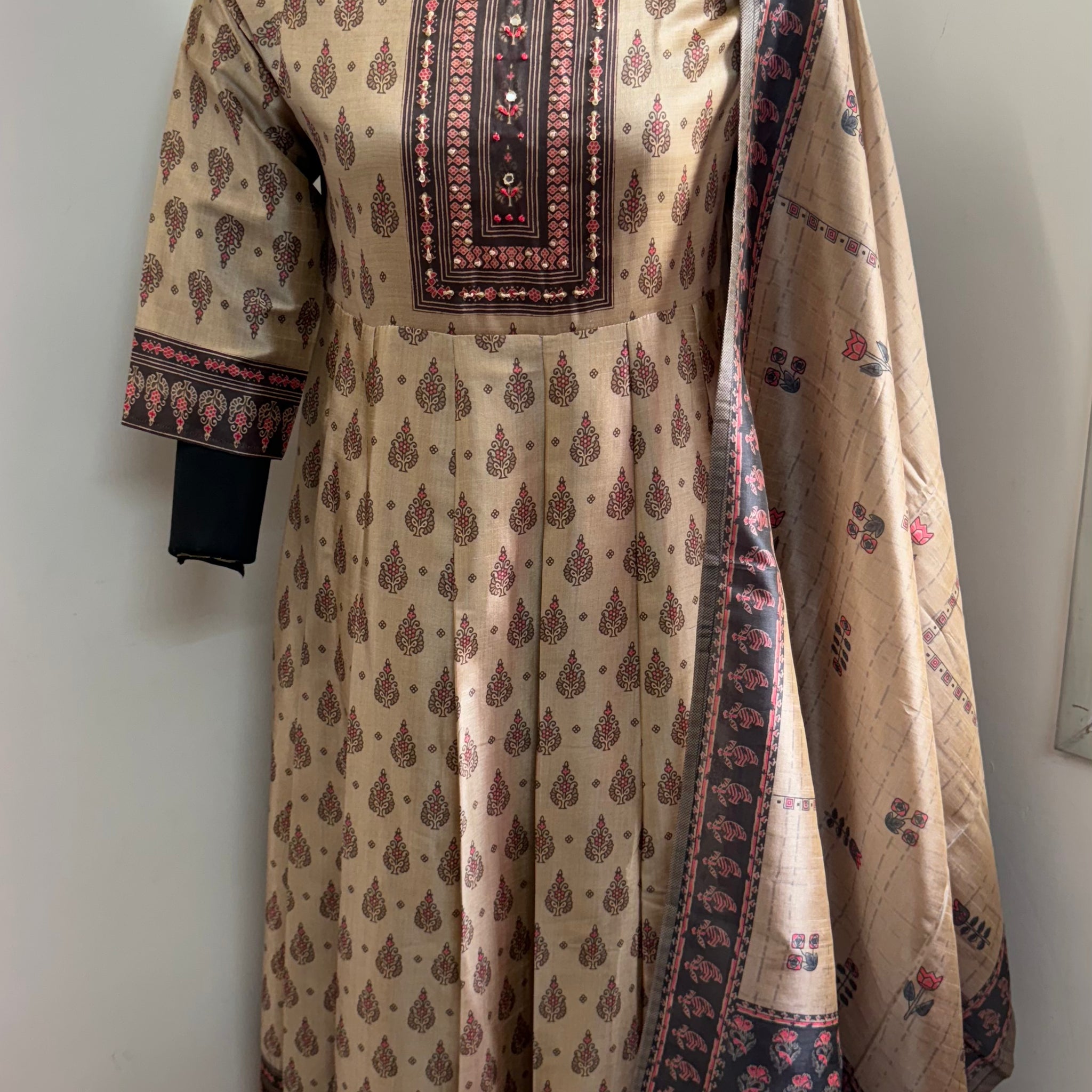 BEIGE MUSLIN KURTA SET WITH DUPATTA