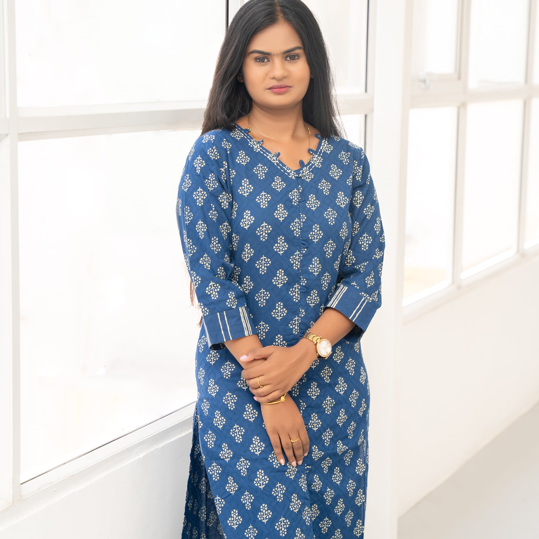 BLUE COTTON KURTA SET WITH V NECK